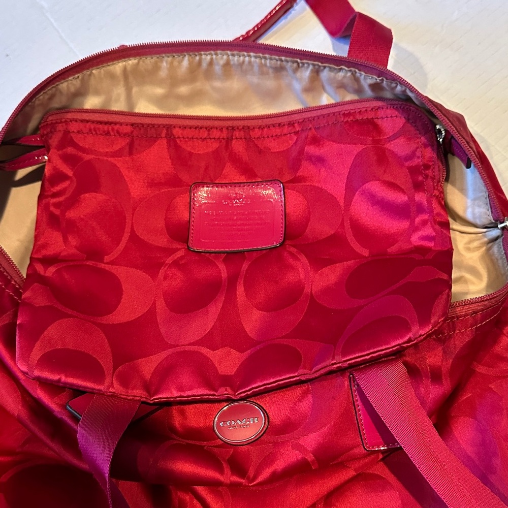 Coach Satin Logo XL Red Packable NY Weekend Tote with Removable Pouch Pre-Owned - Picture 8 of 15